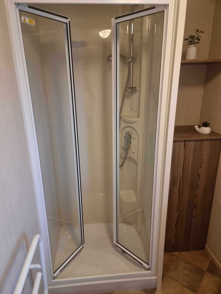 3 Bed Caravan - Near Beach, 5 Star Reviews, Wifi