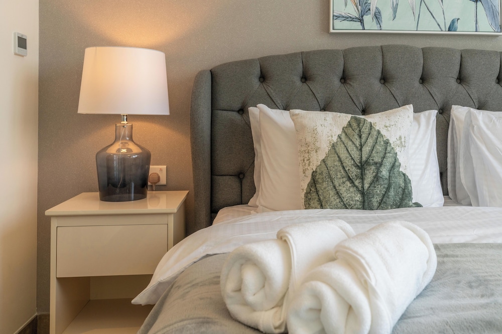 Whitesage - Super Spacious Apt with Dubai Garden Glow Views
