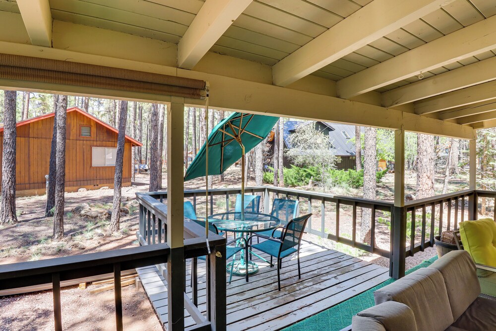 Spacious Decks: Family Pinetop Country Club Home