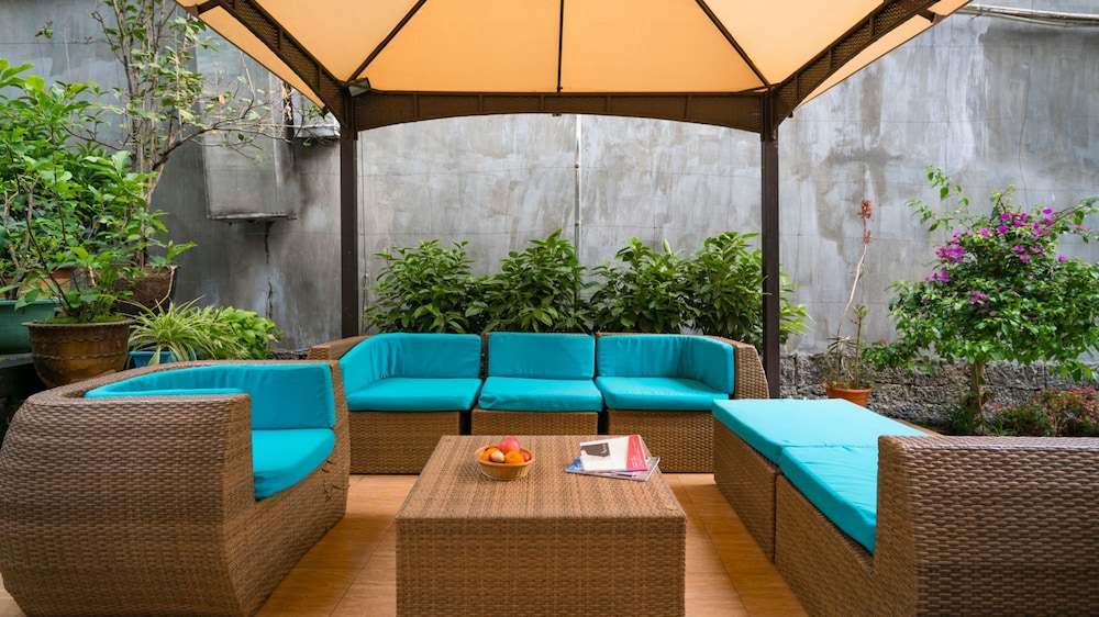 Floral Joy Cat Hotel view 3
