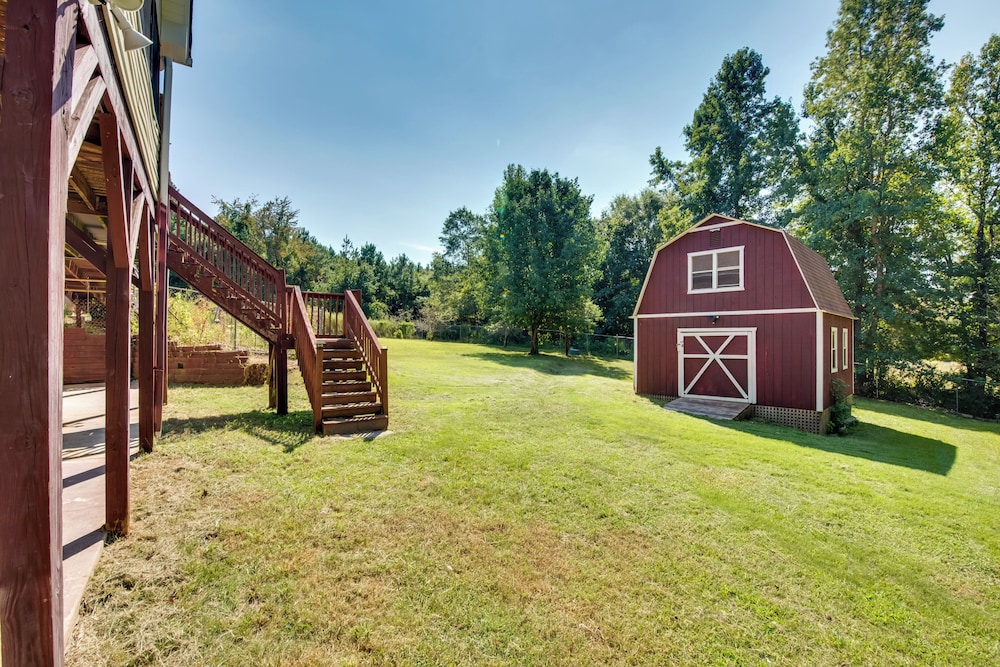 Unwind, Golf & Explore: Unique Atlanta Escape!