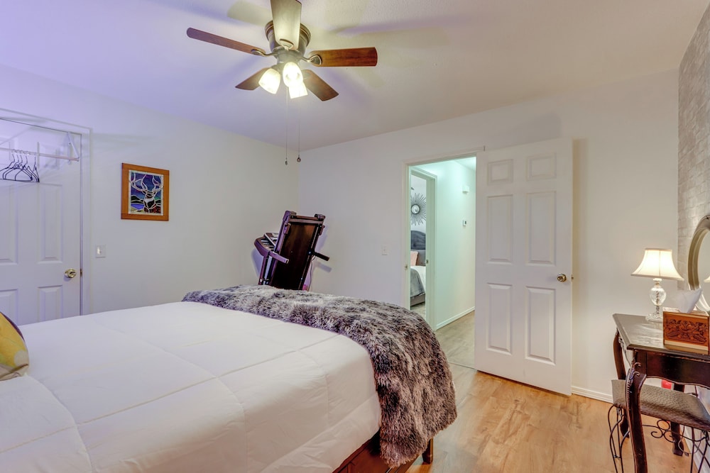 Centrally Located in Nwa; Walk to Wrights Bbq!