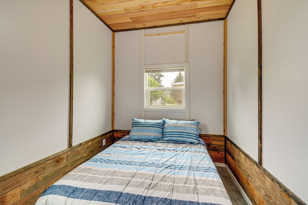Near Twilight Sites & Scenic Hikes: Forks Apt