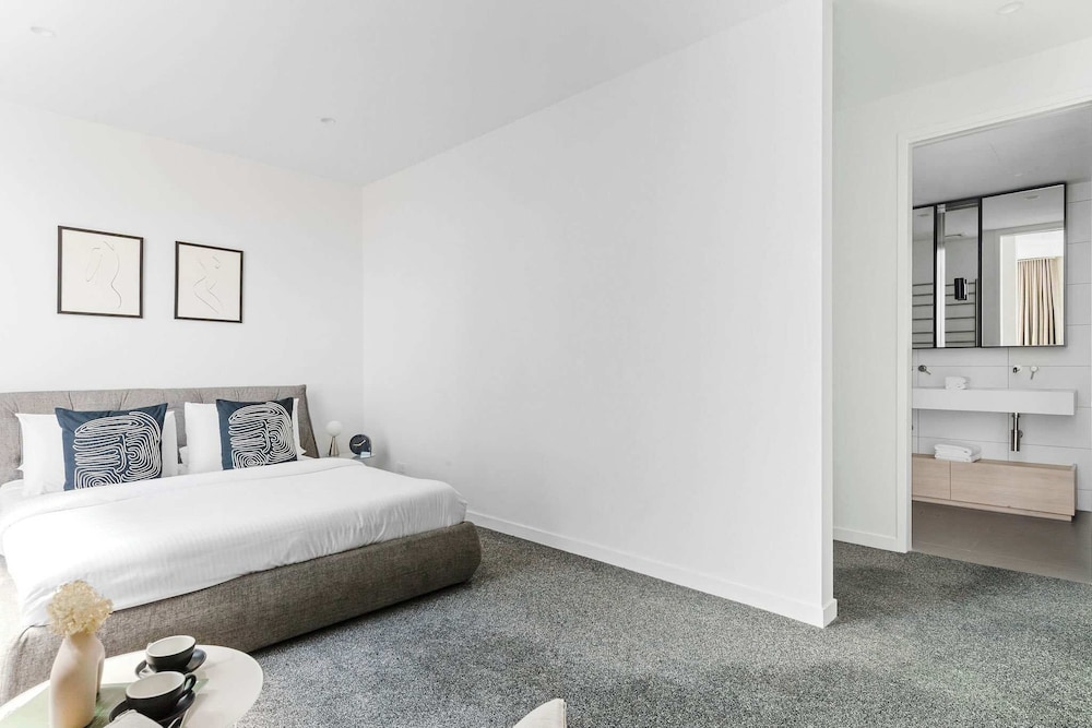 A Lux 3BR Townhouse in South Yarra, Free Parking