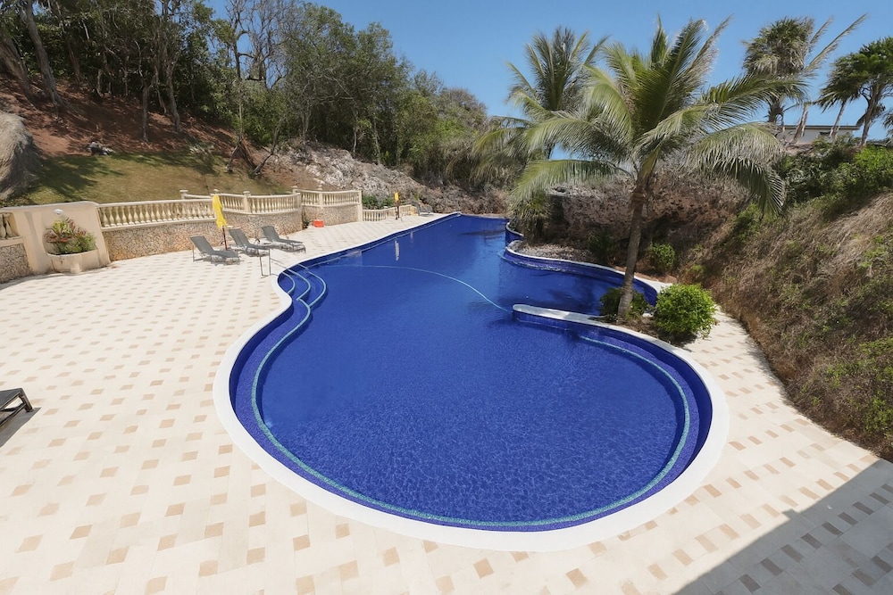 Casa Luminiere- Keyhole Bay #5 3 Bedroom Home