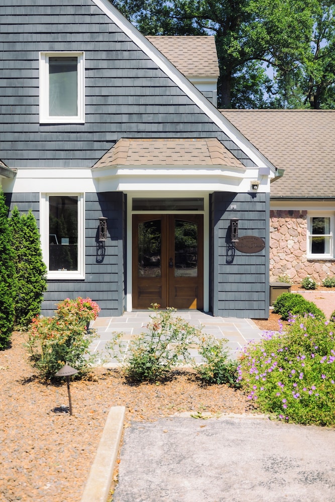 Hotel The Morris Estate - Image 1