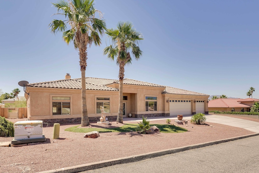 Near Golfing: Lake Havasu City Home w/ Heated Pool