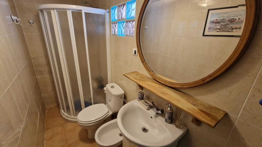 House With Exclusive Pool and Garden 7 min Walk From the Beach and the Center