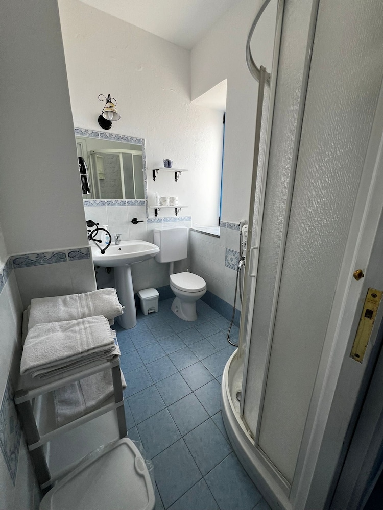 LO NARDO ACCOMMODATION