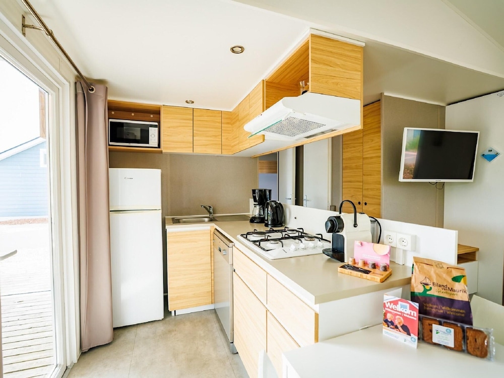Chalet With Terrace at the Lake and Beach view 3