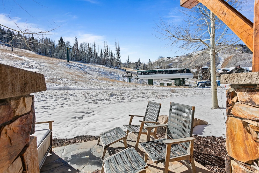 Grand Lodge - Four Bedroom #306 - Ski-in/ski-out 4 Condo