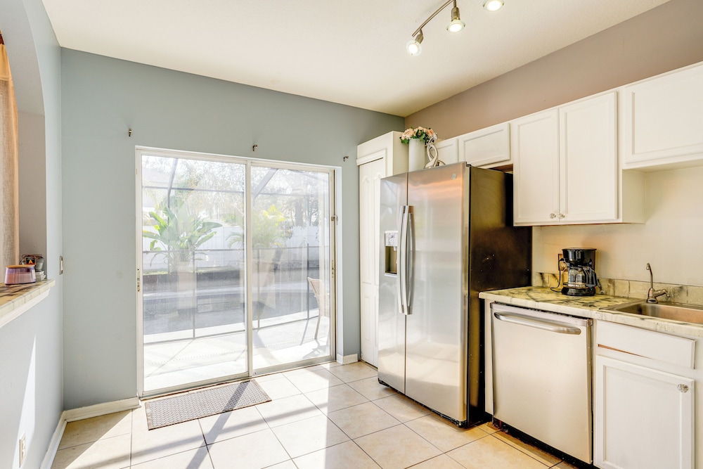 9 Mi to Beach: Peaceful Riverview Home w/ Patio