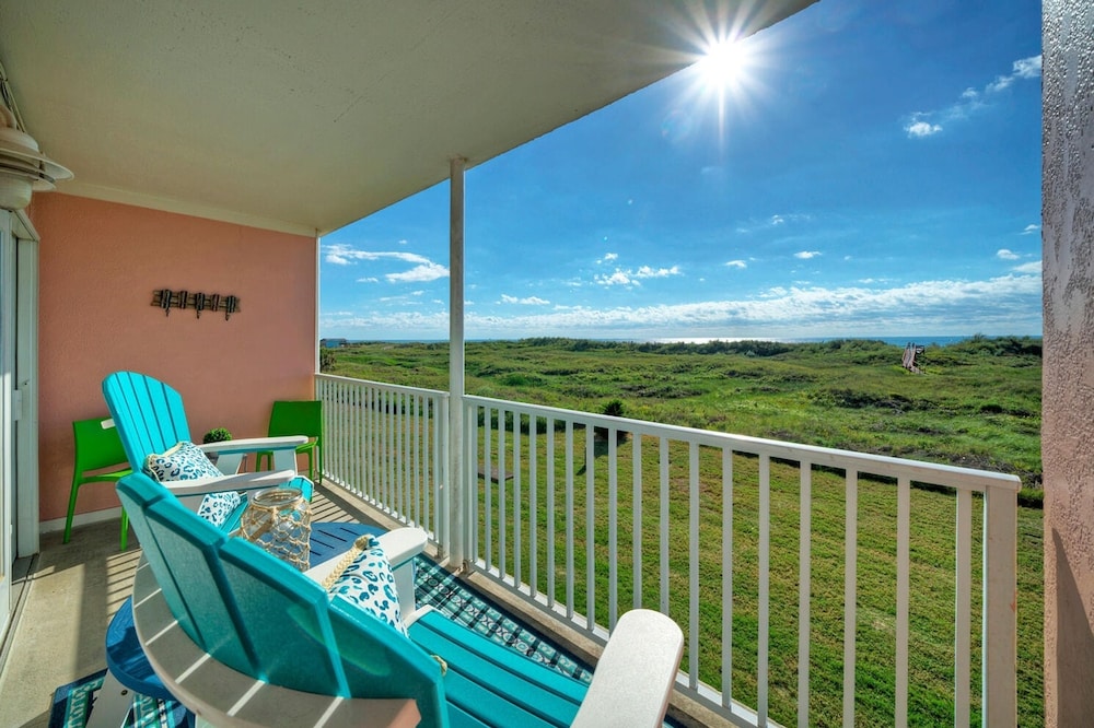 Bubbly Blew by Avantstay Beachfront Condo View