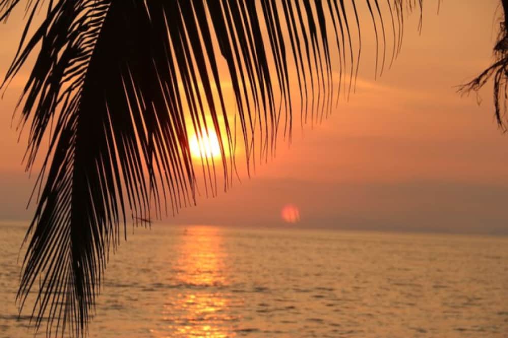 Ocean and Rainforest Panoramic Views Jaco 3 Bdrm With Pool