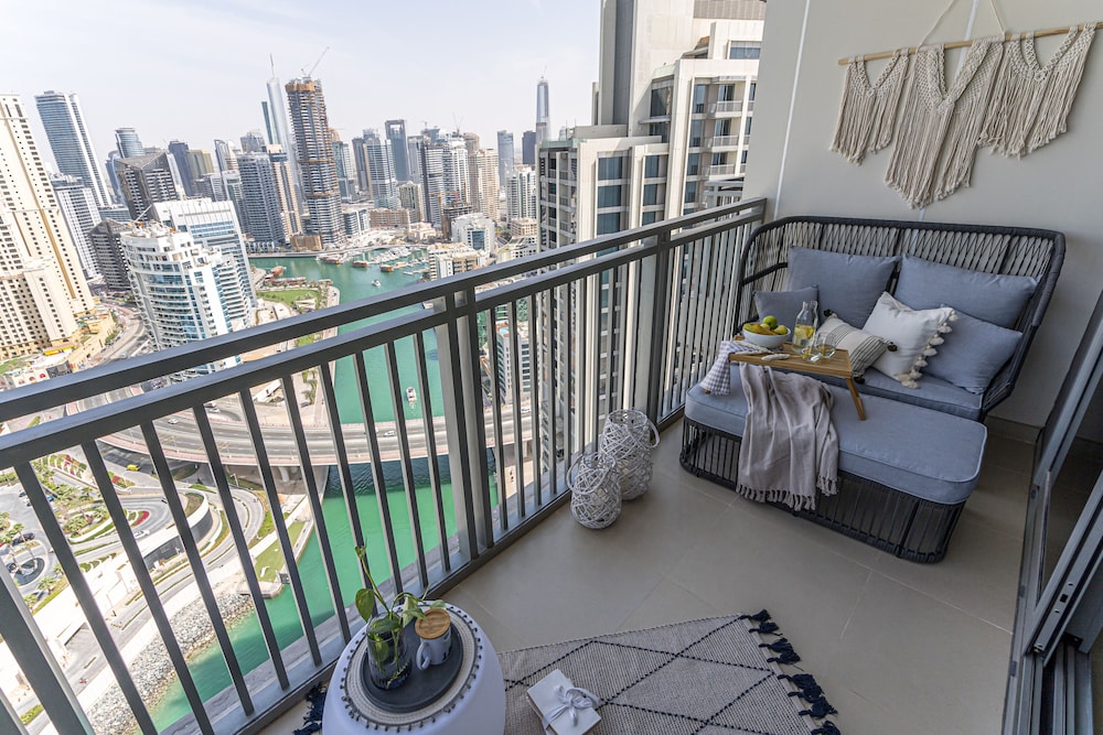 HiGuests - EMAAR 52-42