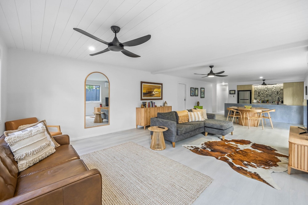 Trendy 2-bed Home With Outdoor Entertainment