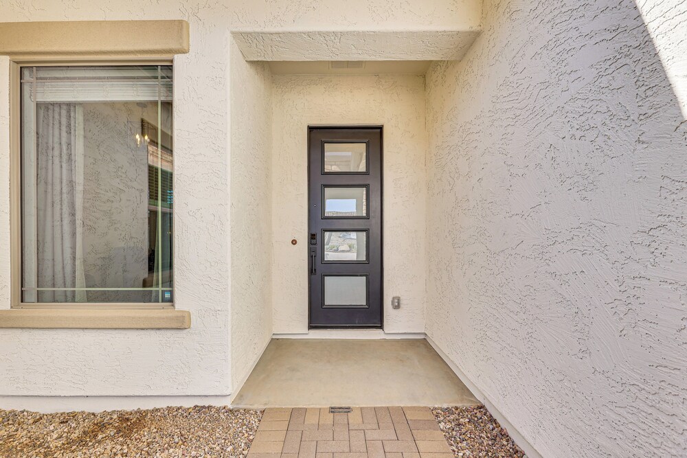 Getaway w/ Fenced Yard: 4 Mi to Phoenix Raceway
