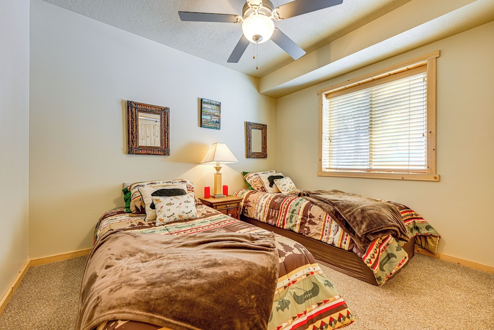 < 1 Mi to Brian Head Resort: Spacious Cabin!