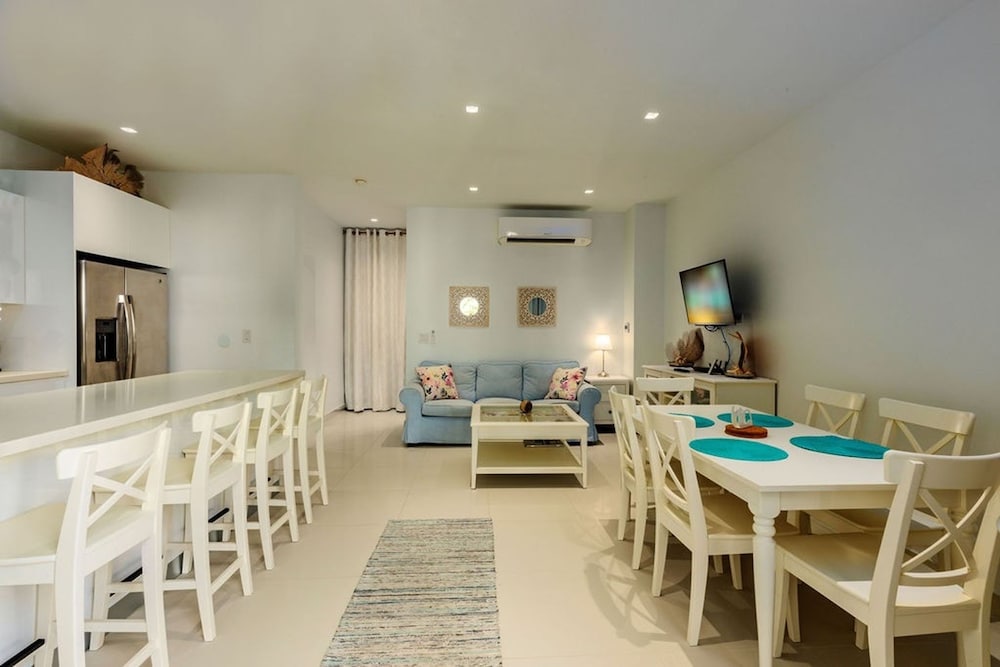 Waykiri Modern Condo 3 Bed 2 Bath Walk to Marriott