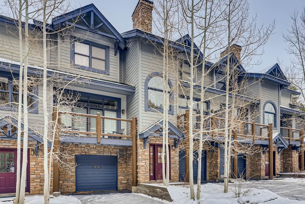 Premiere 2br Townhome - Shuttle To Slopes. Kids Ski Free! 2 Bedroom Condo by RedAwning view 5