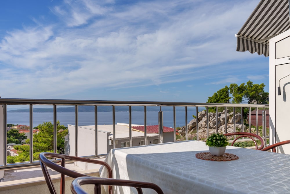 Beautiful View and Apartment for Family view 2