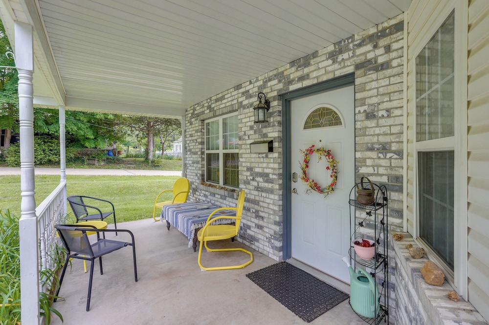 Walk to Dtwn: Ironton Home in Historic District