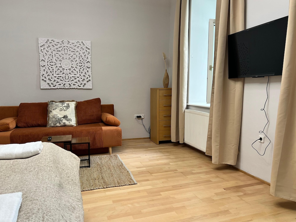 Lovely Studio for 4 with Garden