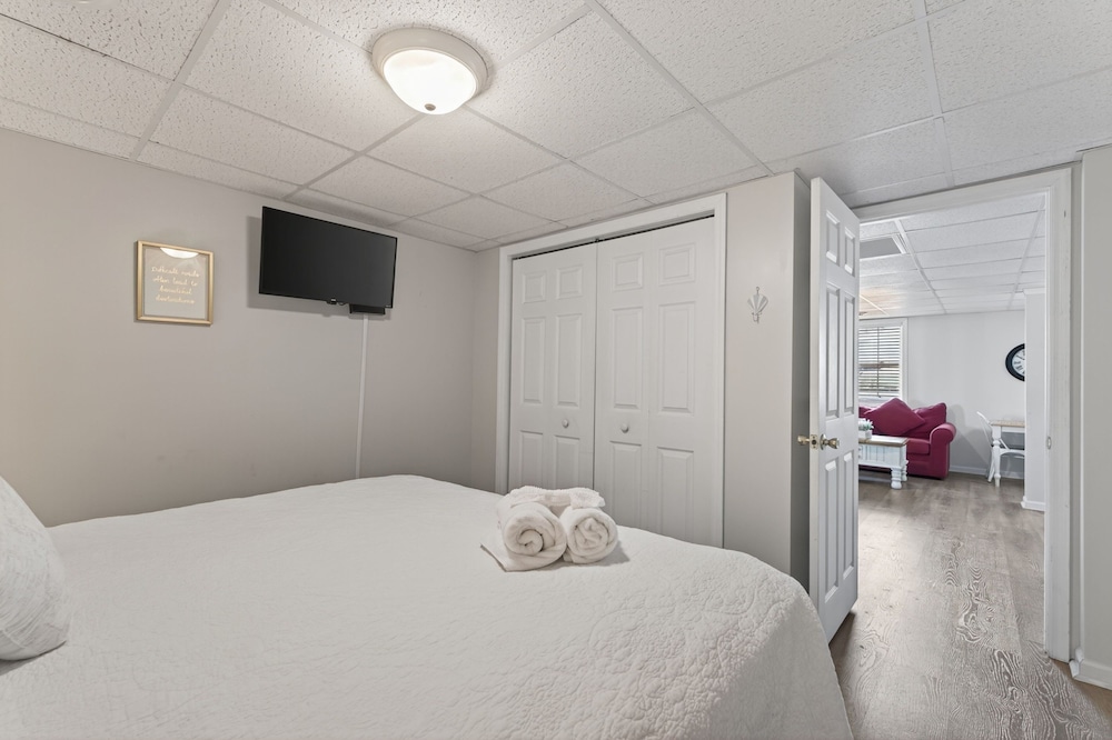 Coastal Retreat Steps From Private Beach 2 Bedroom Apts