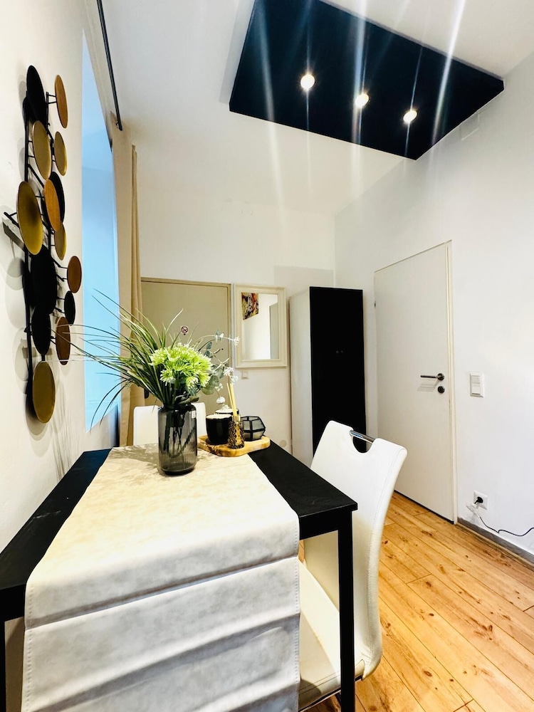 Bright Studio Stay Apt Near Rathausplatz