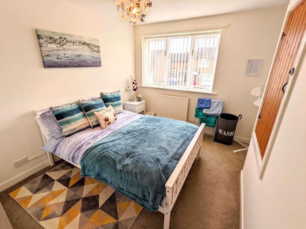 Beautiful 2 Bedroom House in Quiet Location view 4