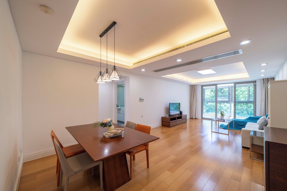 Tyms Stylish 3BR 2BA Apt Xujiahui Metro