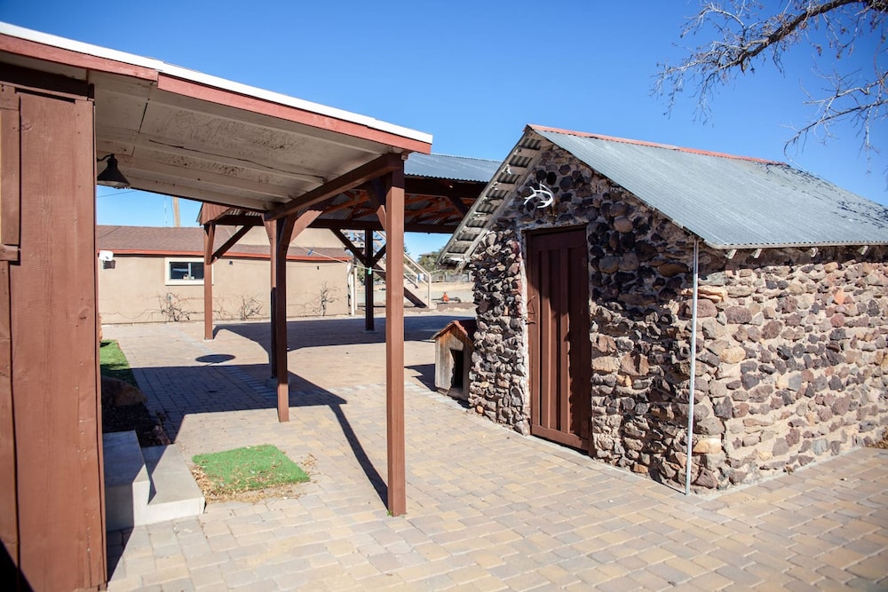 Zebra Rustic Retreat 3BR Home on Zebra Ranch