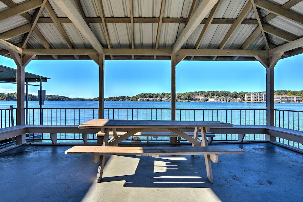 Hot Springs Condo on Lake Hamilton w/ Balcony! view 4