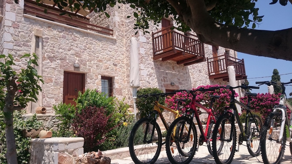 Lithos Traditional Houses