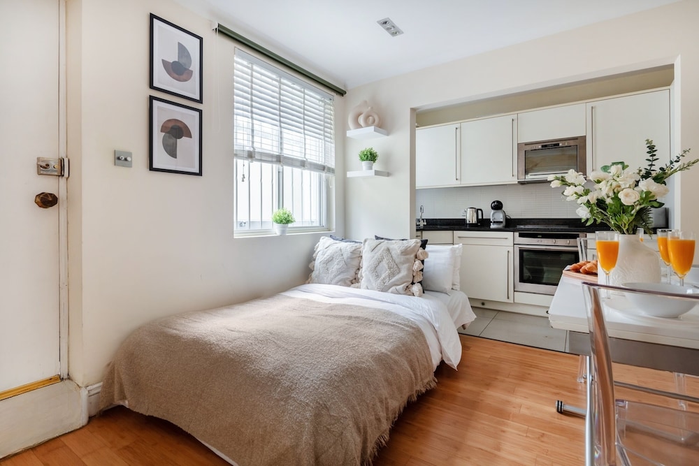 Classic 1BR - Notting Hill Gem