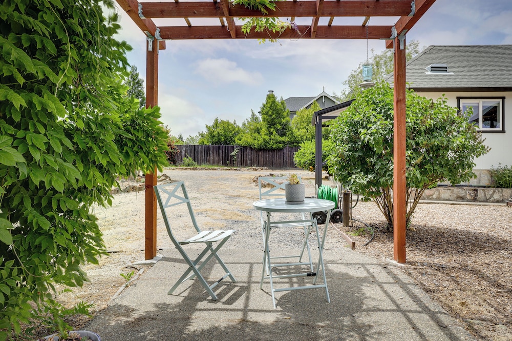 Sonoma County Vacation Rental w/ Vineyard Views!