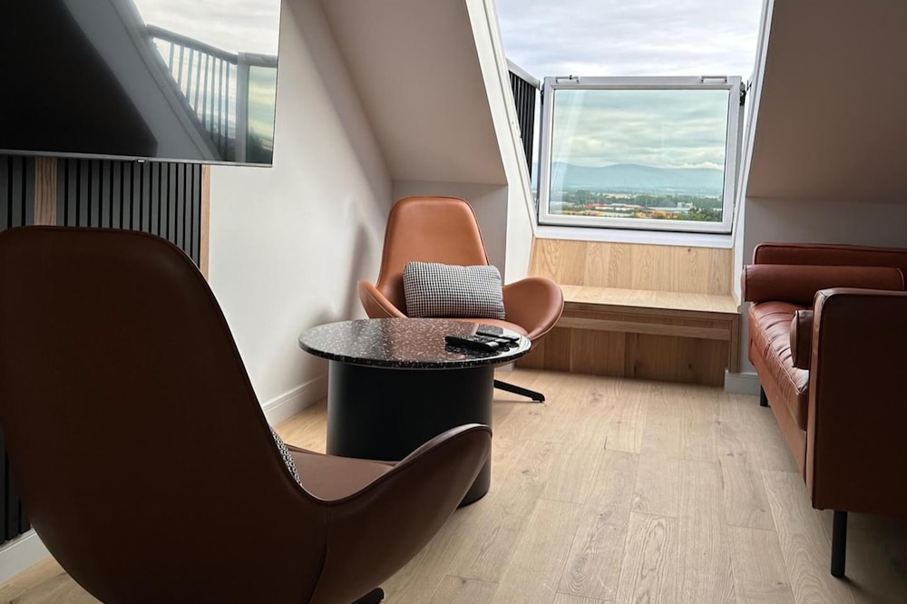 2-bed - Sleeps 6 - Pet Friendly With Free Parking