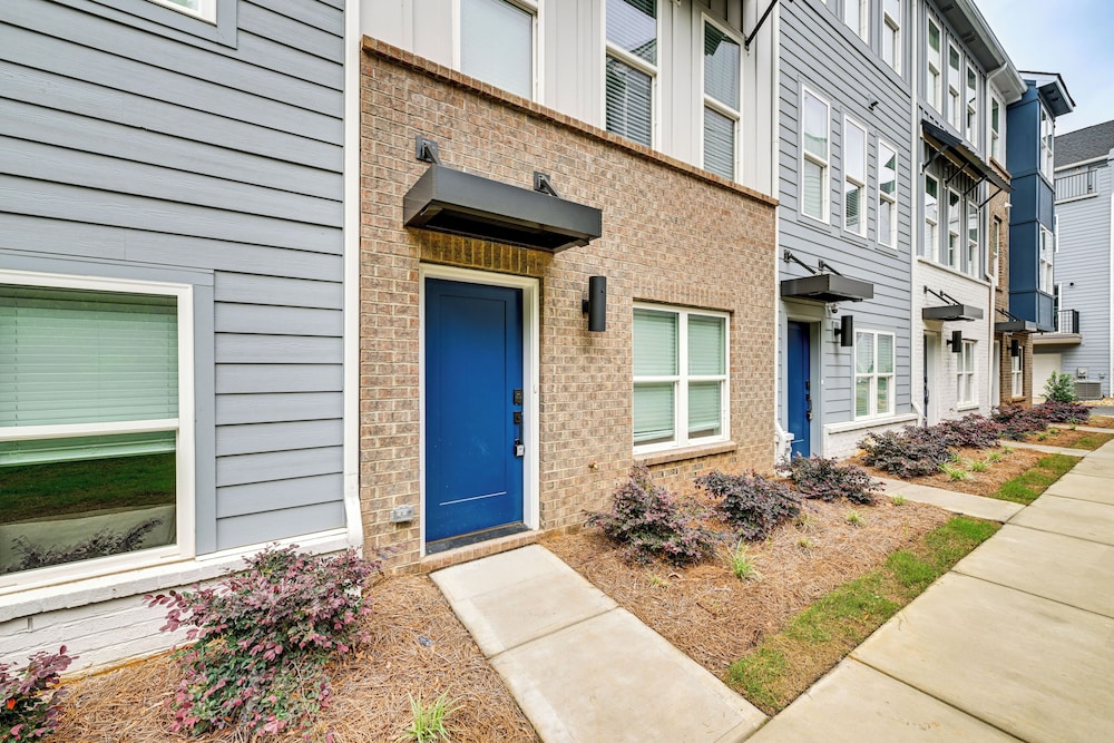 2 Mi to Dtwn Charlotte: Unit w/ Rooftop Deck!