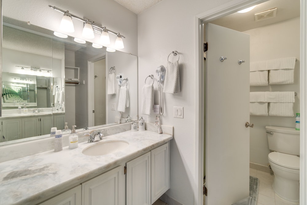 Sun-kissed Orangevale Home w/ Private Hot Tub!