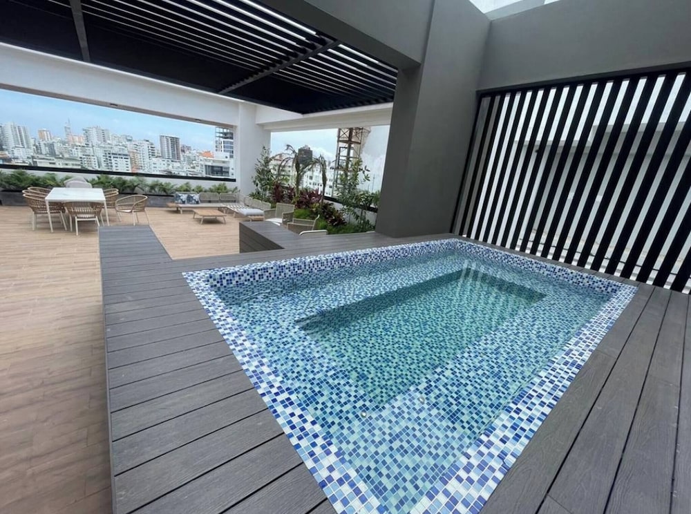 Luxurious Santo Domingo Apartment in Heart of the City, Wifi, Pool, Parking Free
