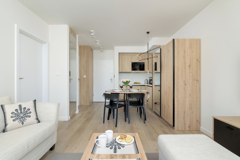 Szymony Apartment by Renters Prestige