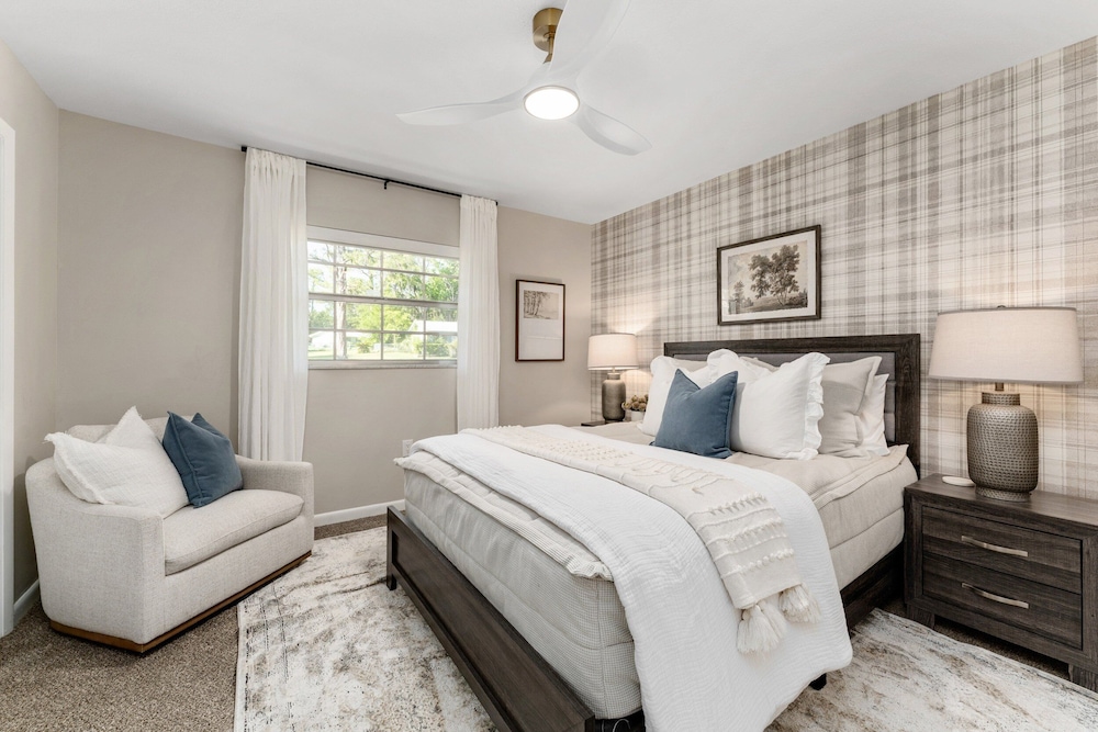 Designer Pet-friendly Retreat With Heated Pool 5 Bedroom Home