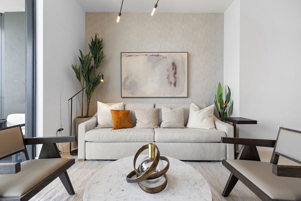 Lux Studio W City Views and Pool