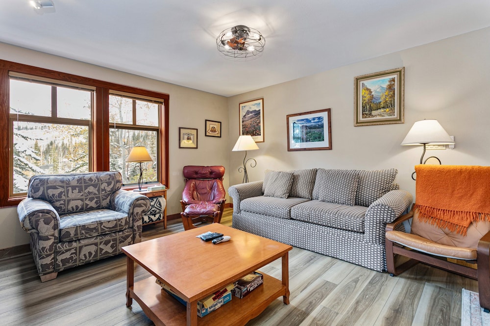 Eagle Springs East - 2 Bedroom Condos in Solitude UT