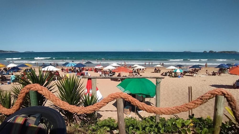 Jolly Praia de Tucuns e Hospedagem