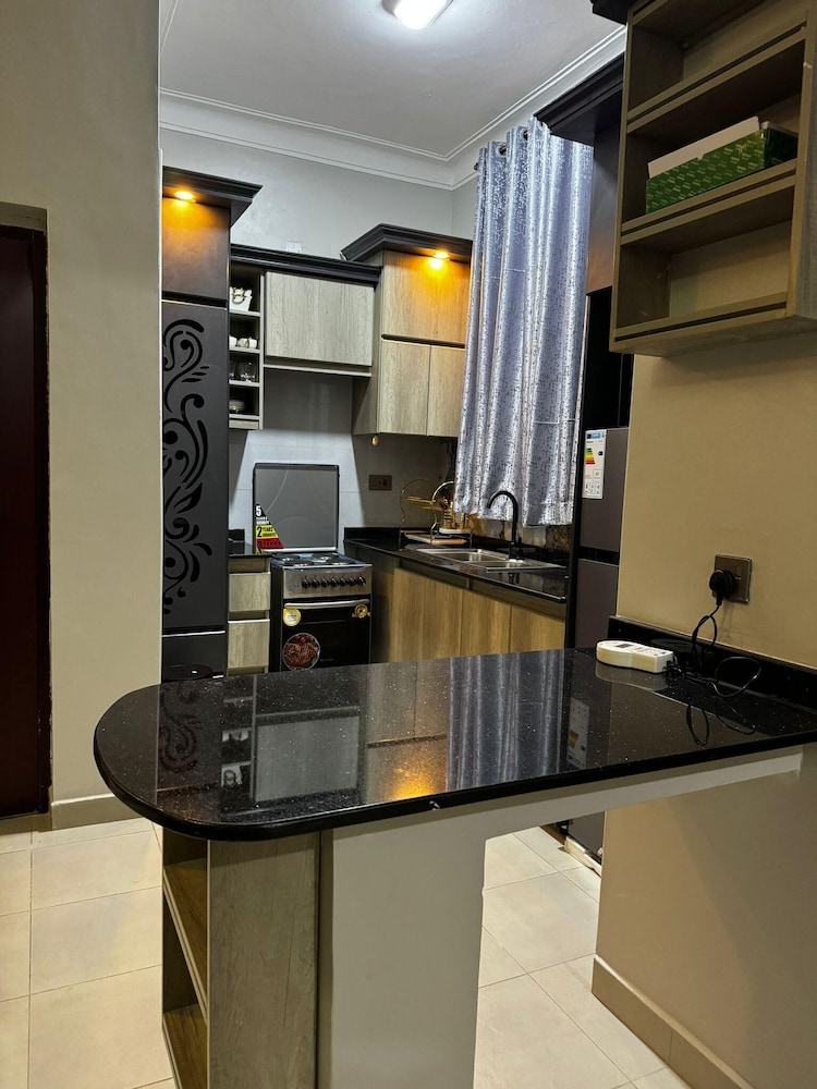 1 Bed-uganda-2people-wifi-closetocity-parking
