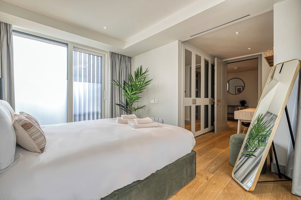 Luxury flats near Big Ben and London Eye