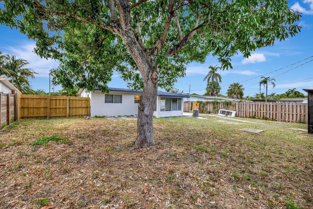 Pompano Beach Bungalow for 5!