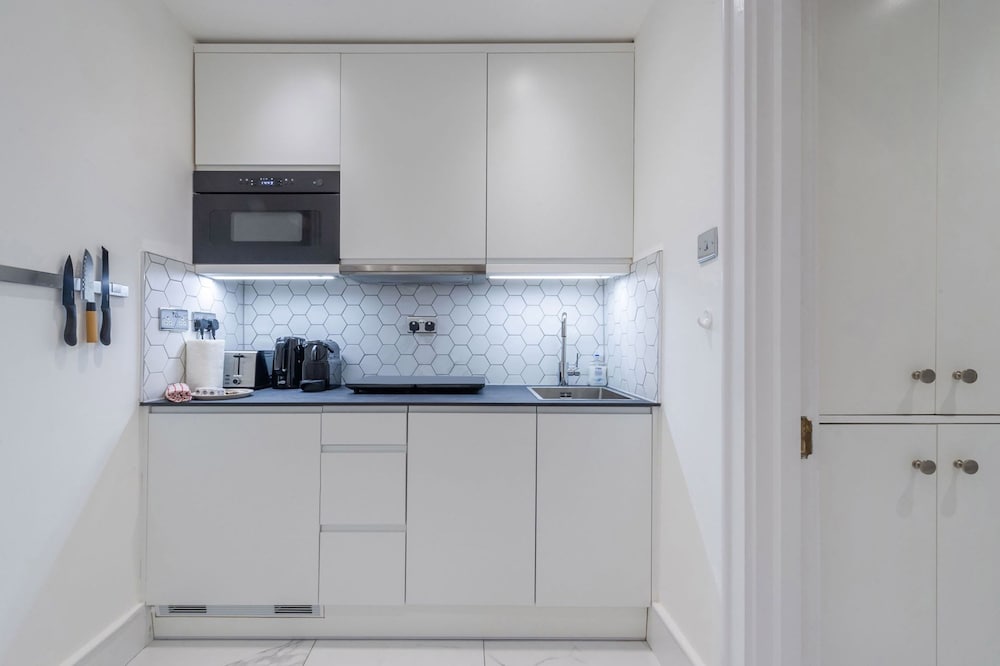Regency Residences - Fitzrovia - by Frankie Says