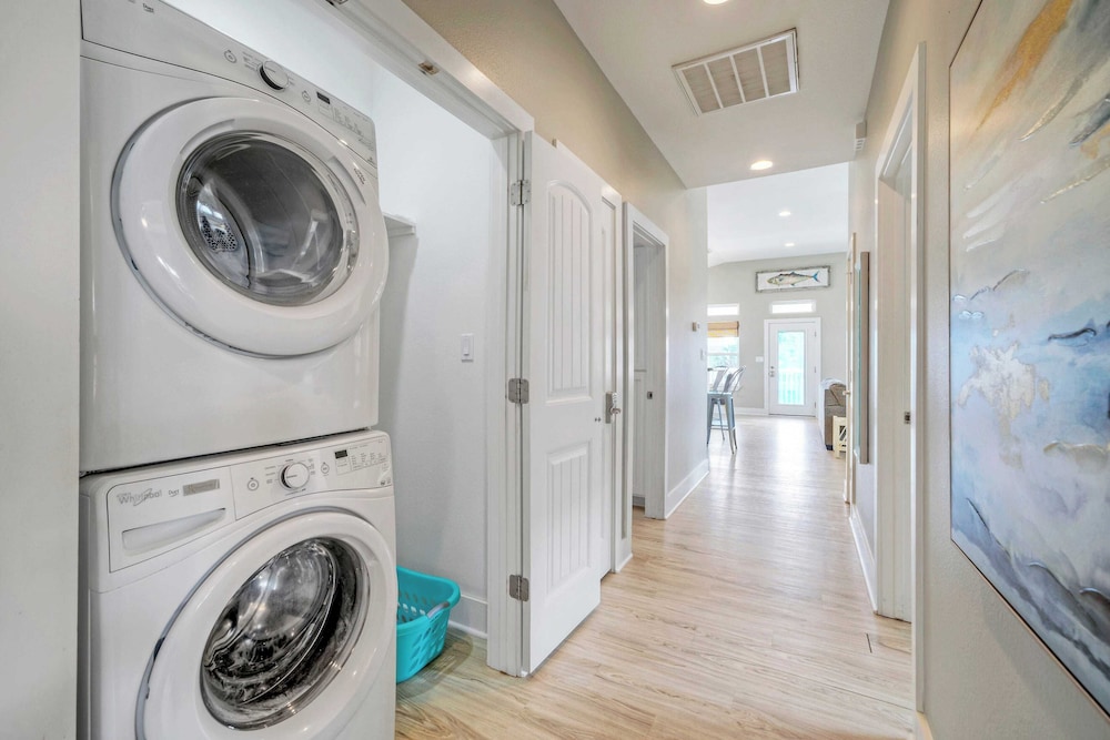 Sleeps 24 2 Homes w/ Beach Boardwalk Access & Deck Views Steps to the Beach